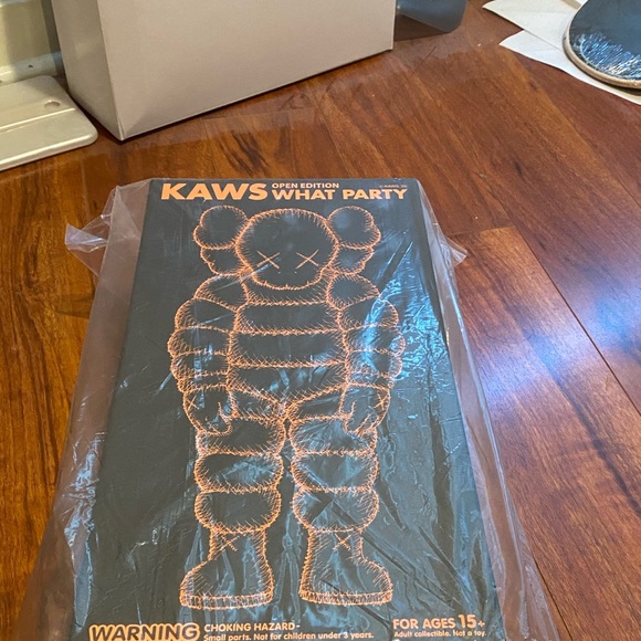 Kaws what party orange - Picture 2 of 3